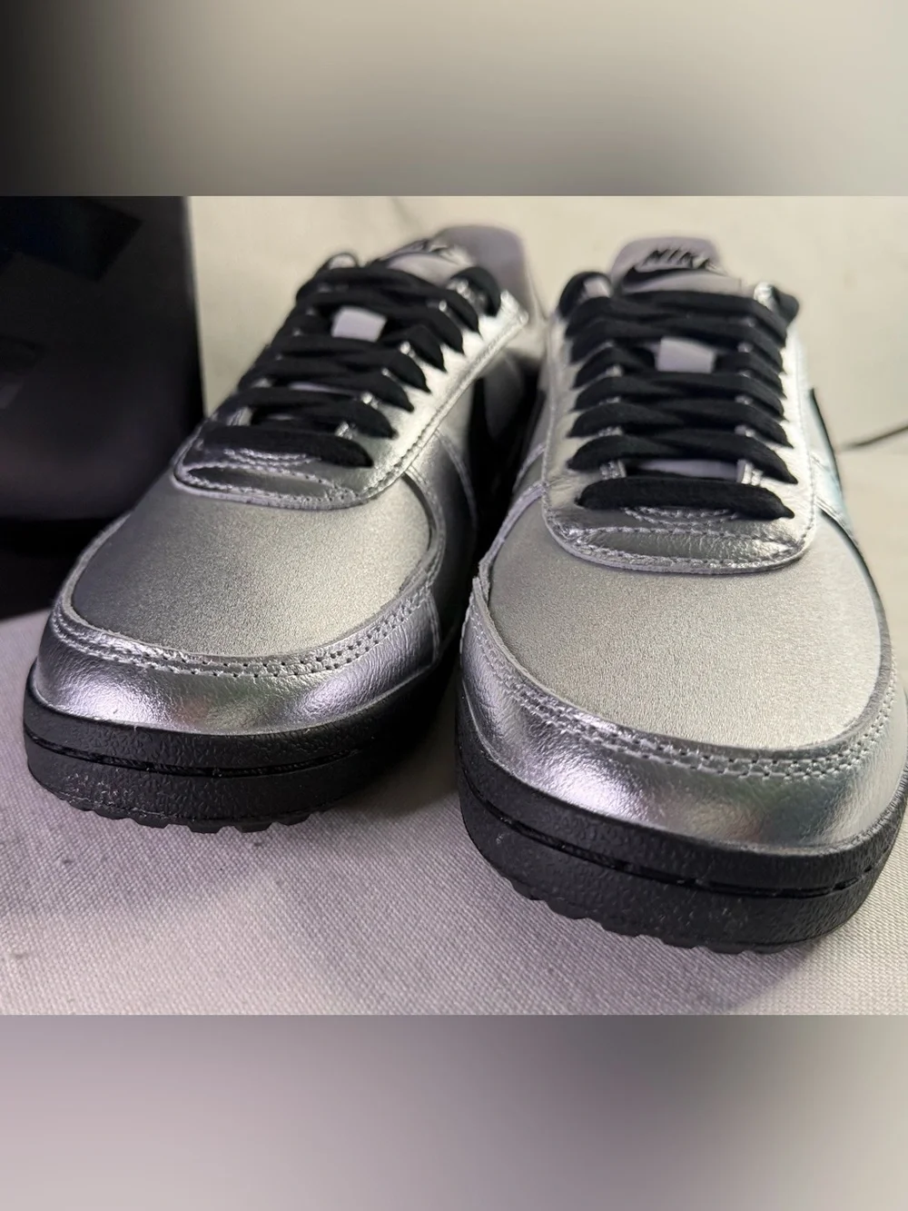 Nike Women’s 7.5 Youth 6 Silver Metallic Low-Top Sneakers with Black Accents New